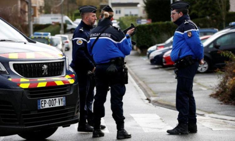 فرانسه: د یو سرتیري لخوا پر افسرانو برید